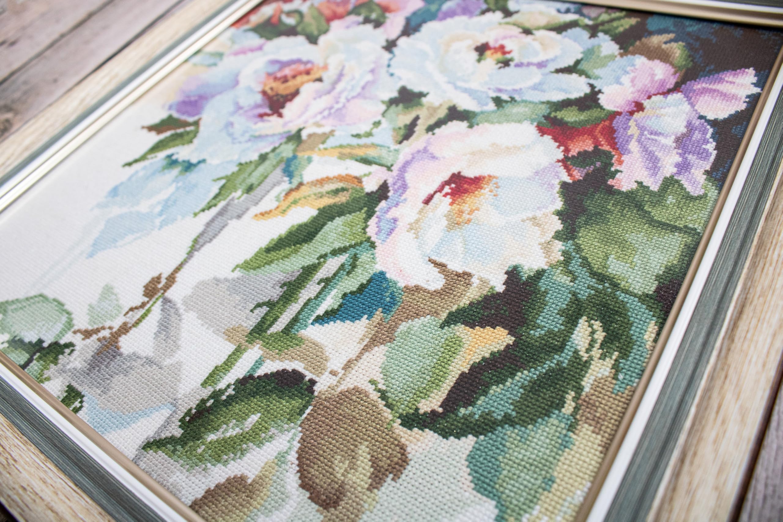 Luca-S White Roses - Cross Stitch Kit - Image 4